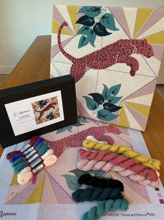 Luipaard / Leopard borduurpakket / tapestry kit van Appletons de afstap