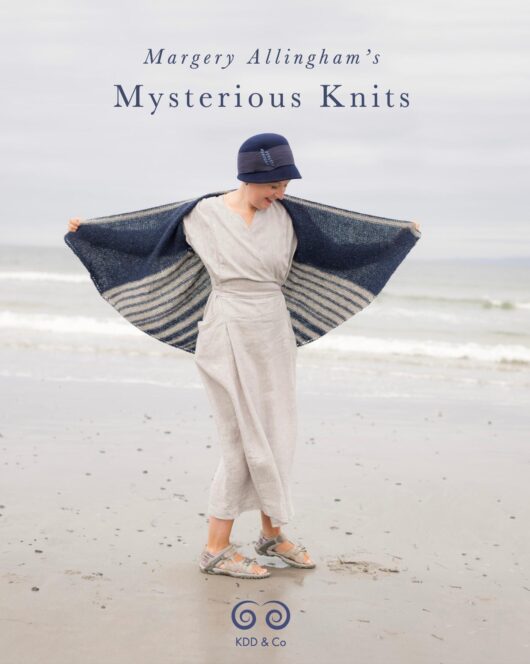 Margery Allingham's Mysterious Knits, breiboek van ontwerper Kate Davies kopen bij wolwinkel de Afstap Amsterdam en verkrijgbaar in onze webshop!