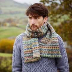 Swaledale scarf sjaal breipakket van Marie Wallin, bevat het benodigde British Breeds Aran garen kopen bij wolwinkel de Afstap Amsterdam en in onze webshop!