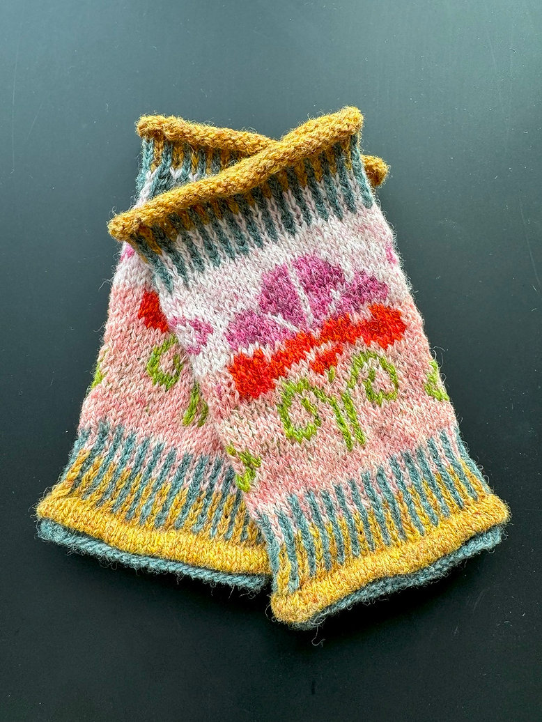 Fair Isle Pastel Wrist Warmers / polswarmers Christel Seyfarth Inspirations kopen bij wolwinkel de Afstap Amsterdam en in onze webshop!